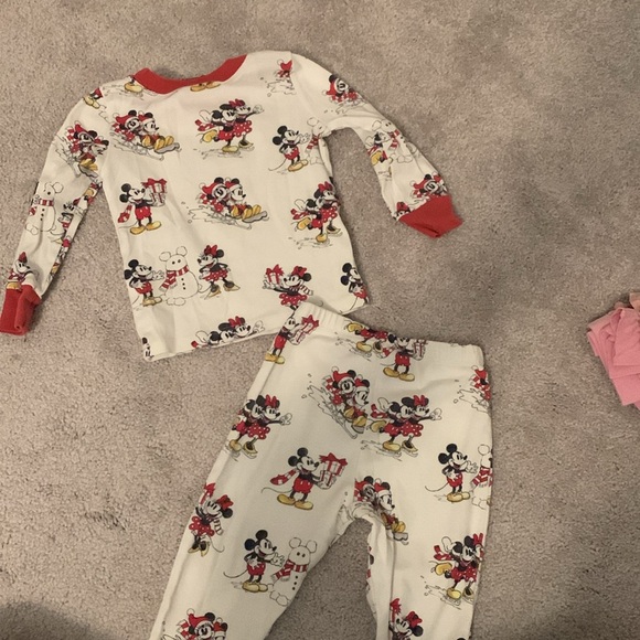 Pottery Barn Kids Mickey Mouse holiday Pjs set - Picture 5 of 7
